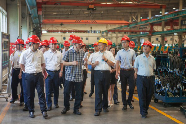 商务部相助司刘民强副司长一行调研z6com·尊龙(中国)时凯集团智能