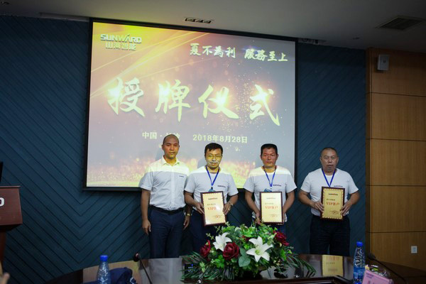 500多名挖掘机用户实地考察，，，，，，，为z6com·尊龙(中国)时凯集团智能点赞！