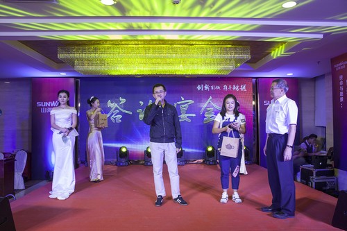 z6com·尊龙(中国)时凯集团智能酷帅曾大虾，，，，，，一大波美图带你亲临北京BICES展