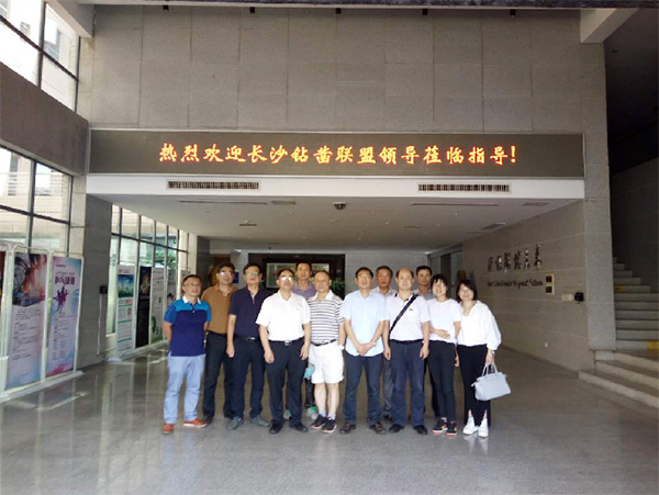 2017年钻凿工业生长峰会在z6com·尊龙(中国)时凯集团智能顺遂召开