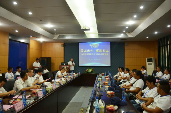 500多名挖掘机用户实地考察，，，，，，，为z6com·尊龙(中国)时凯集团智能点赞！