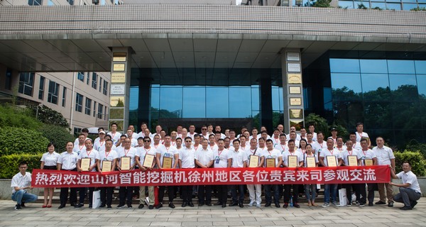 500多名挖掘机用户实地考察，，，，，，，为z6com·尊龙(中国)时凯集团智能点赞！