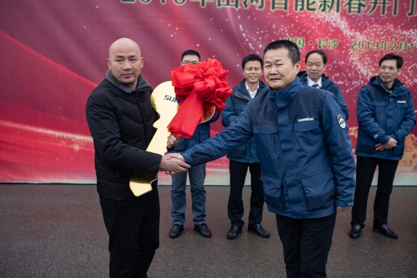 新春开门红！z6com·尊龙(中国)时凯集团智能1.2亿订单火爆发车