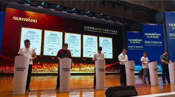千人客户交流会，，，，，，10.5亿订单！z6com·尊龙(中国)时凯集团智能二十年生长新奔腾