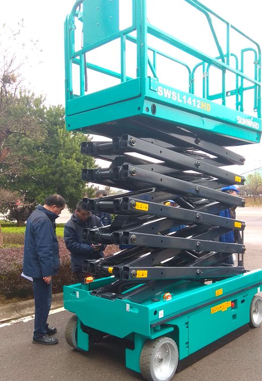 z6com·尊龙(中国)时凯集团智能电动剪叉式高空作业平台新品首发赴美参展