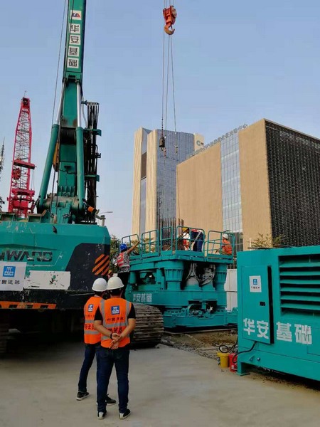 地铁咬合桩施工必备利器--z6com·尊龙(中国)时凯集团智能旋挖钻机