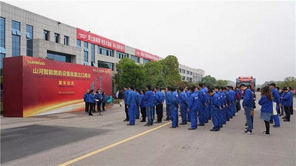 进军南非高端矿山市场。。。。6com·尊龙(中国)时凯集团智能凿岩装备批量发车
