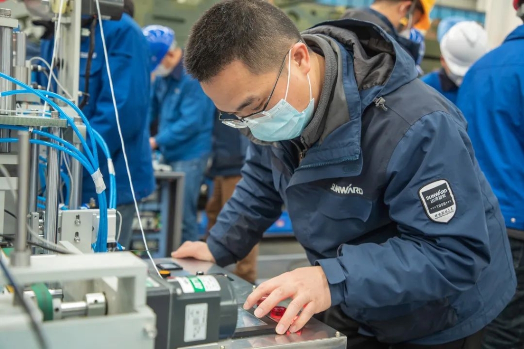 z6com·尊龙(中国)时凯集团智能首台口罩机交付客户