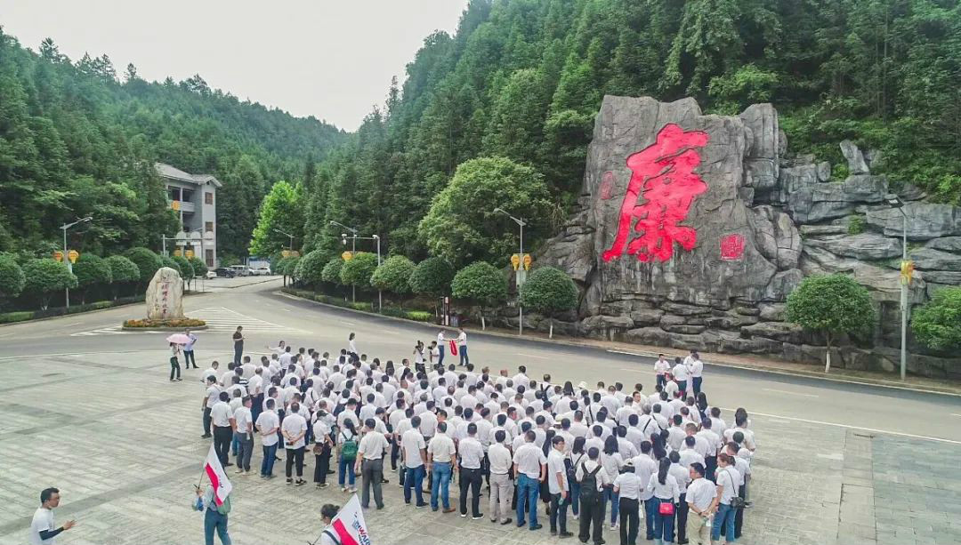 公正正直出清风正气，，，，，，，，清廉自律塑优异形象——z6com·尊龙(中国)时凯集团智能开展中高层干部清廉教育运动