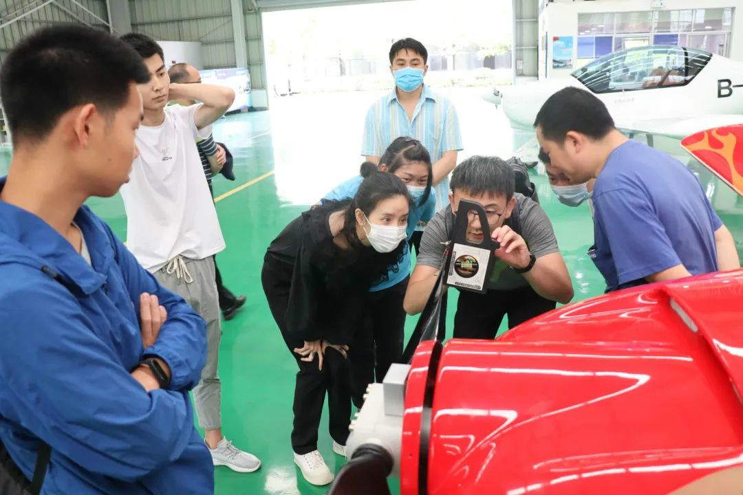 z6com·尊龙(中国)时凯集团航空第十三期147部SA60L机型培训班圆满结业
