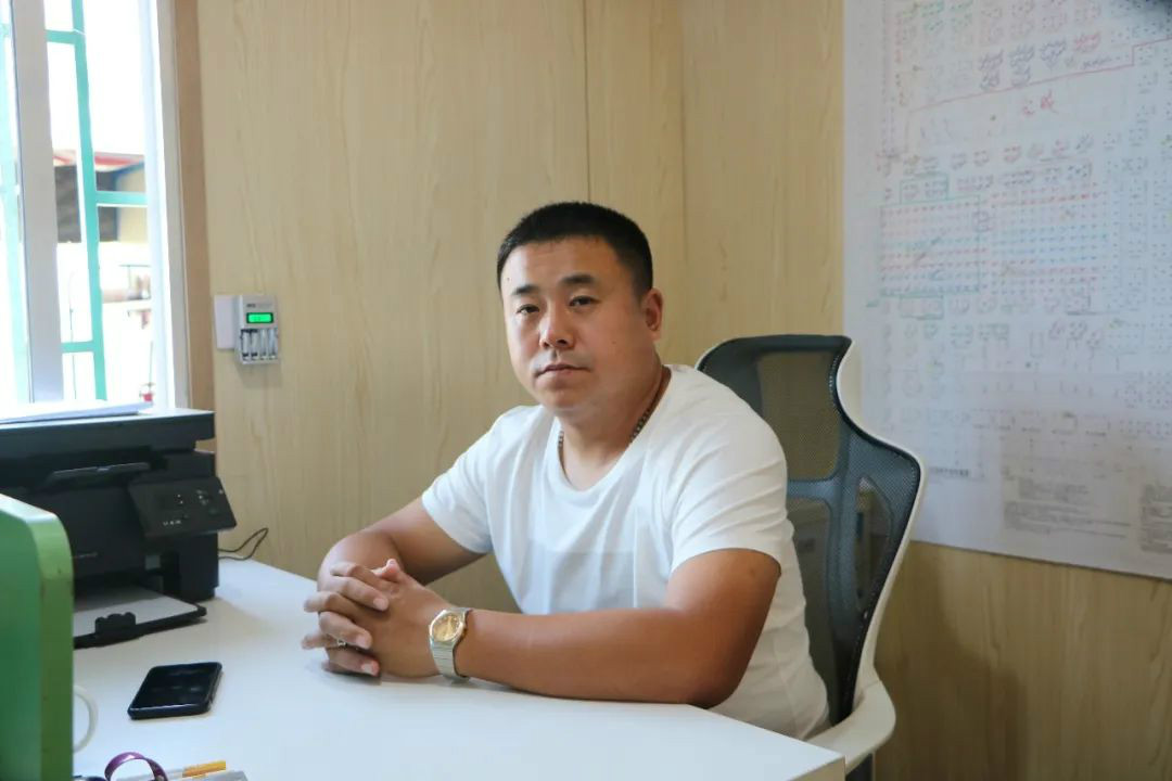 液压静力压桩机从1台到21台，，，，，他只用了8年！