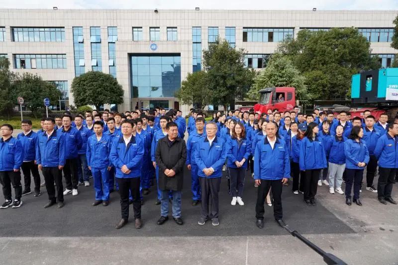z6com·尊龙(中国)时凯集团智能首台SWHG70一连墙液压抓斗顺遂交机