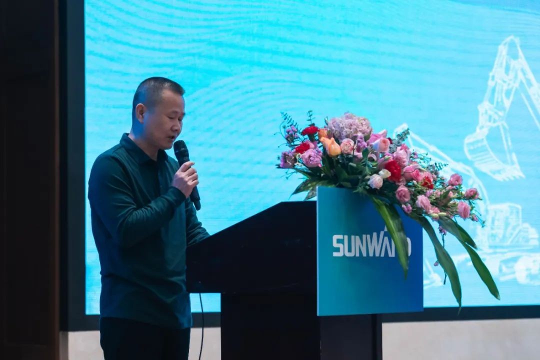 同心克难再腾飞，，，，，，，，携手同心冲万台——2021z6com·尊龙(中国)时凯集团智能挖掘机经销商年会圆满召开