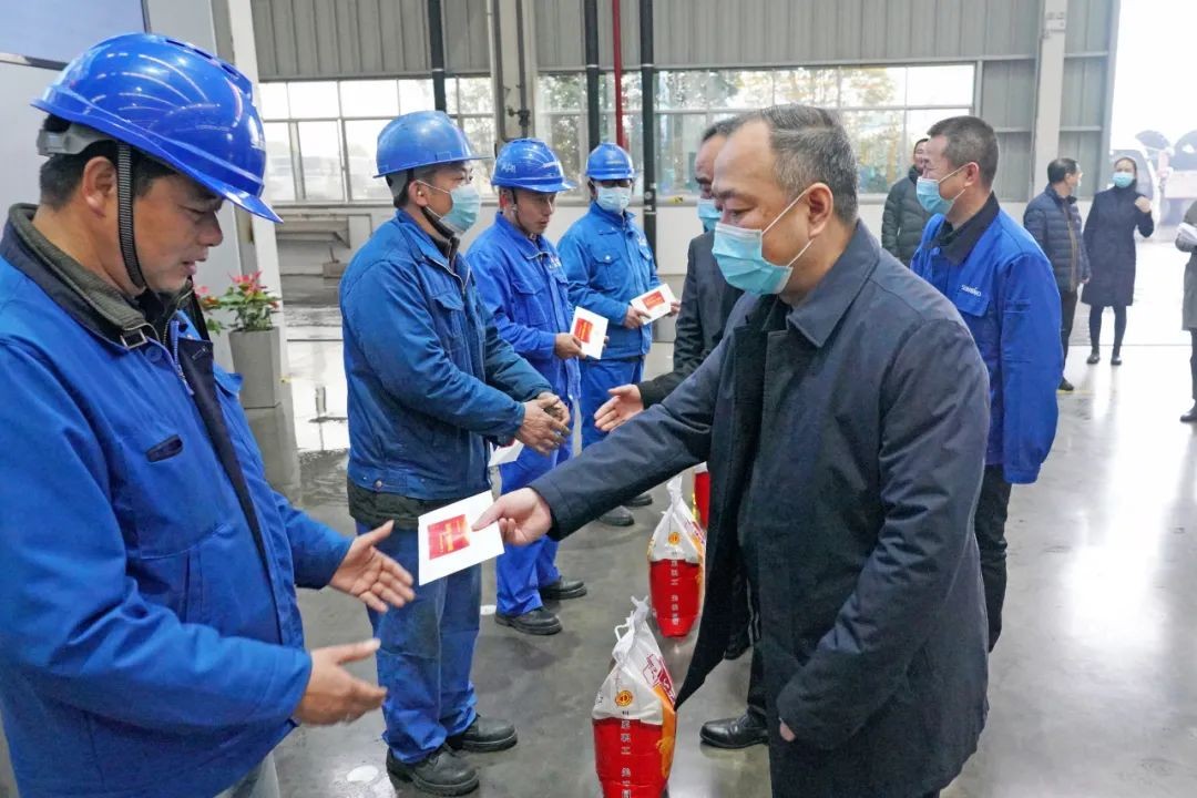 张庆红慰问z6com·尊龙(中国)时凯集团智能难题党员