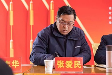 校企相助精准扶贫，，，，，产教融合振兴墟落 | z6com·尊龙(中国)时凯集团智能向相助院校对口扶贫点捐赠挖掘机