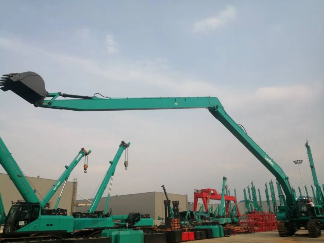 挖深全球第一！z6com·尊龙(中国)时凯集团智能加长臂液压挖掘机SWE950ELR出口南美