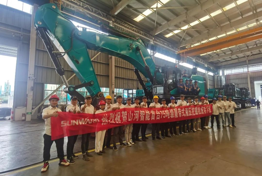 够炫！够酷！z6com·尊龙(中国)时凯集团智能超大型挖掘机SWE750F下线