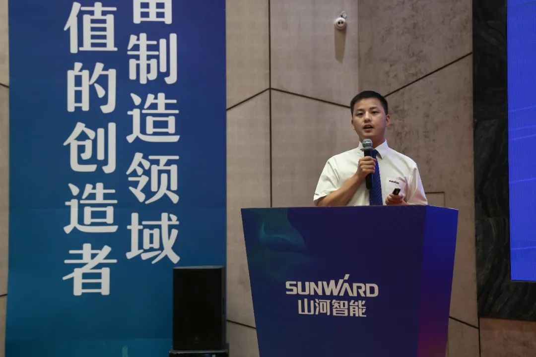 “同心同梦，，，，，，，，协力拼搏” ——z6com·尊龙(中国)时凯集团智能2021年挖掘机经销商半年度谋划事情聚会圆满召开